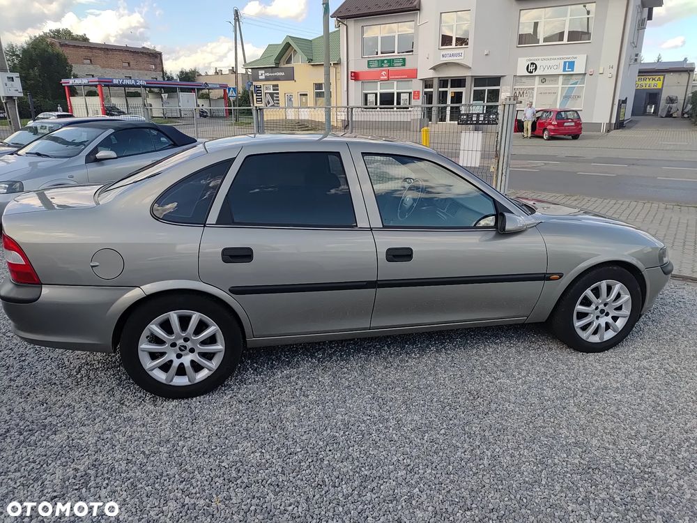 Opel Vectra 1.6 GLS - 6