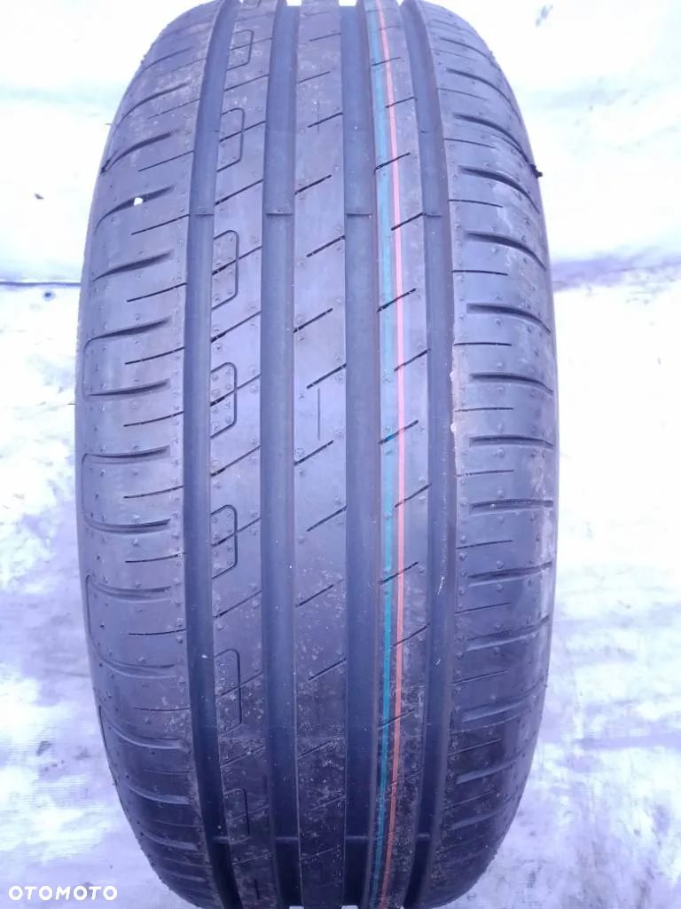 Goodyear EfficientGrip Performance 215/55 17 94V 2022 - 1