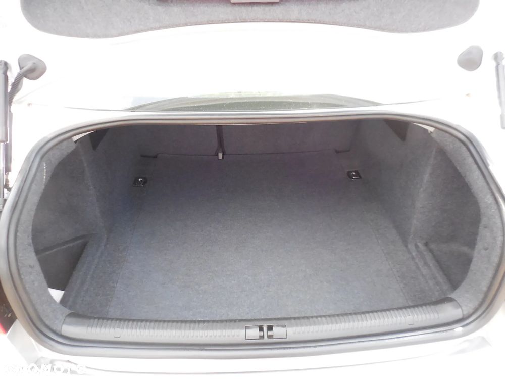 Audi A4 Limousine - 13