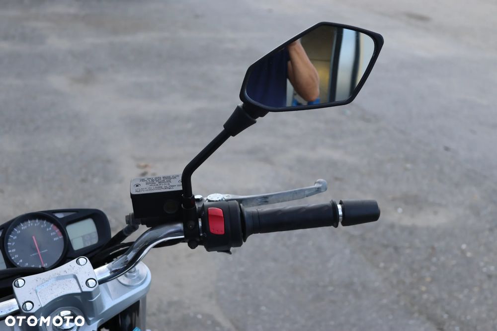 Suzuki GSR - 17