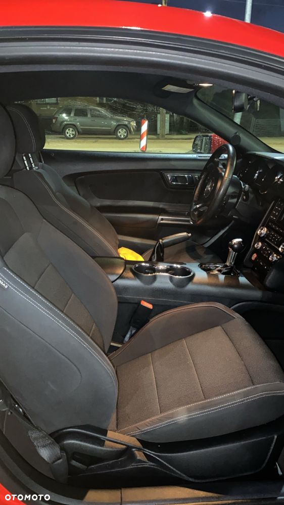 Ford Mustang 3.7 V6 - 8