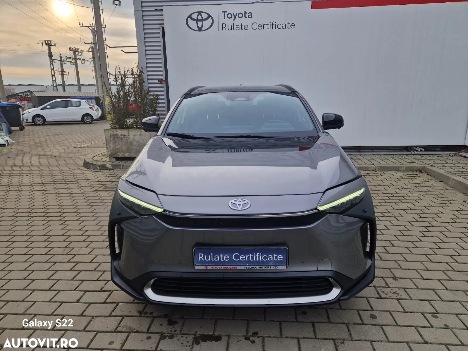Toyota BZ4X 150 KW FWD (4x2) Luxury - 2