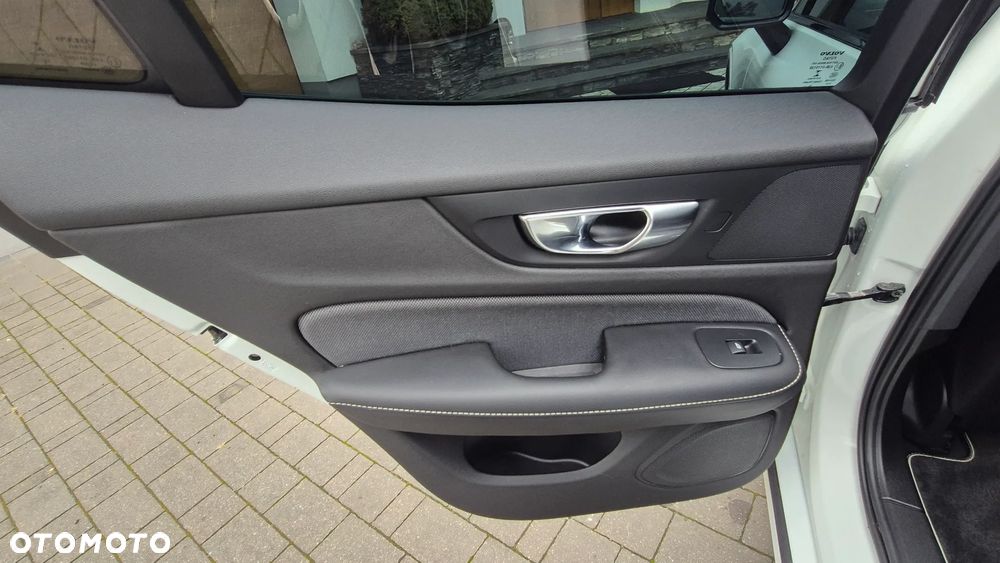 Volvo S60 B4 B R-Design - 24