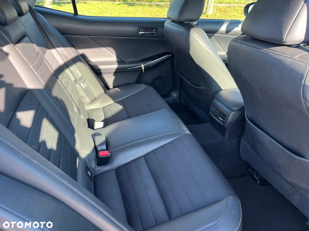 Lexus IS 200t Elite - 3