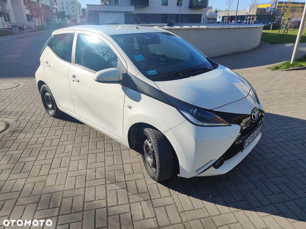 Toyota Aygo x-play touch - 1
