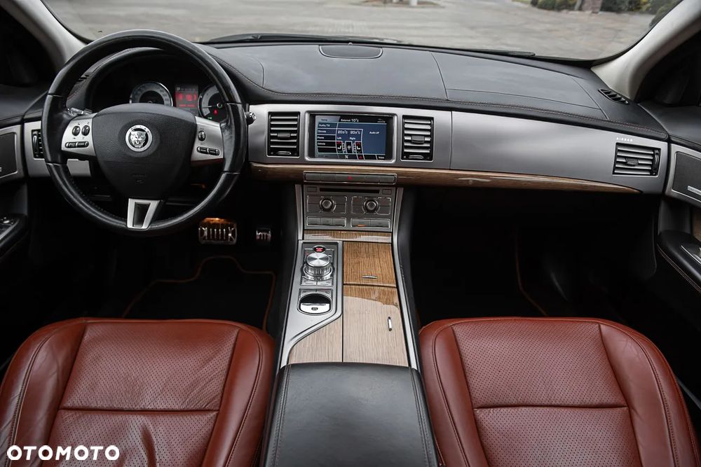Jaguar XF 4.2 SV8 - 30