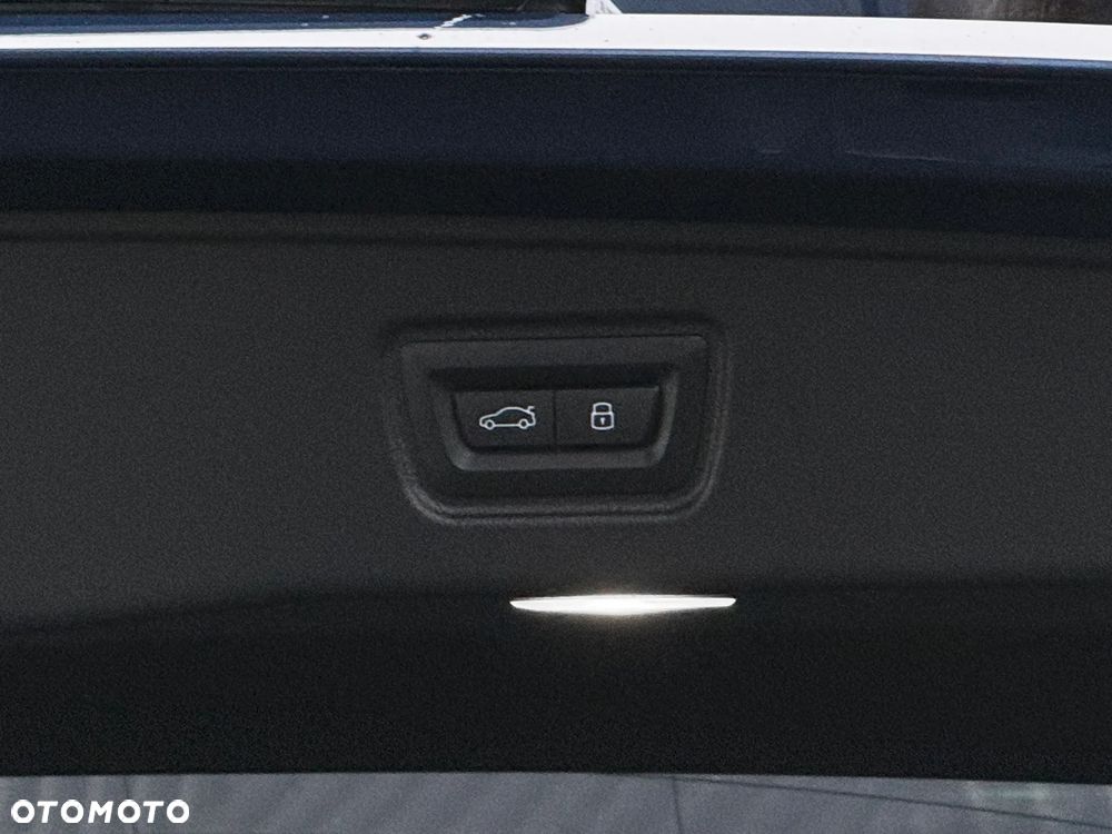 BMW Seria 5 520d xDrive - 14