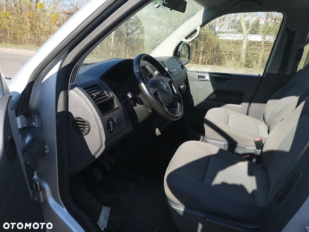 Volkswagen Caravelle - 9