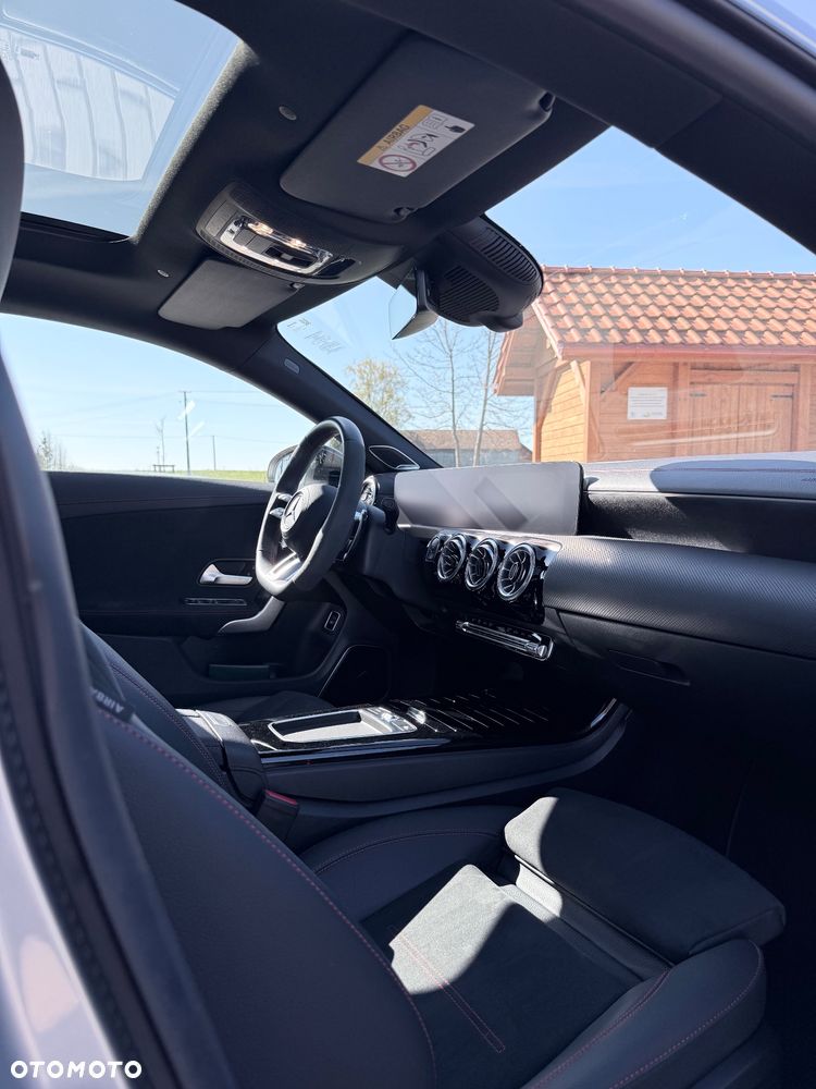 Mercedes-Benz CLA AMG 45 S 4-Matic+ 8G-DCT - 16