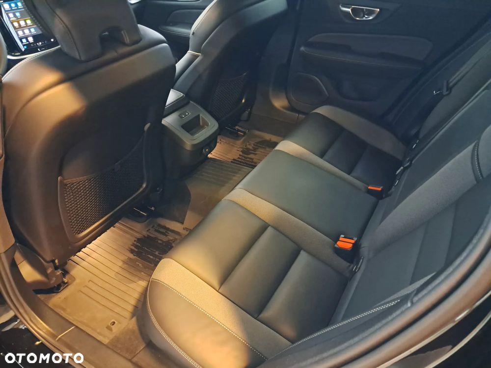 Volvo V60 B4 B Plus Dark - 15