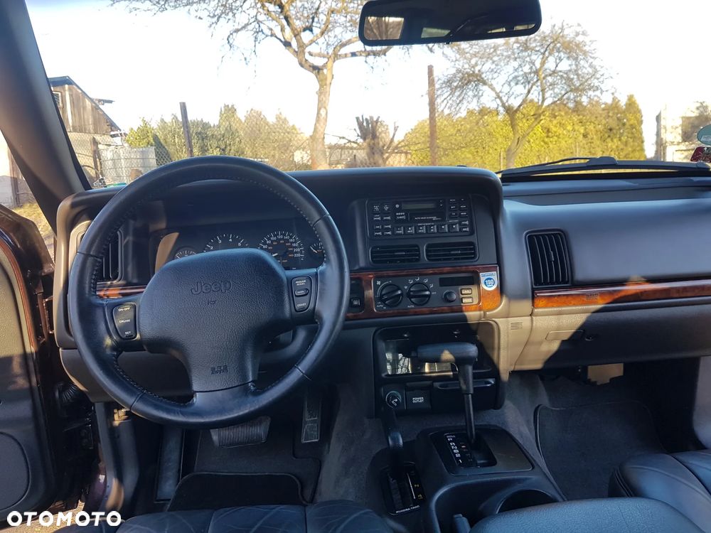 Jeep Grand Cherokee - 16