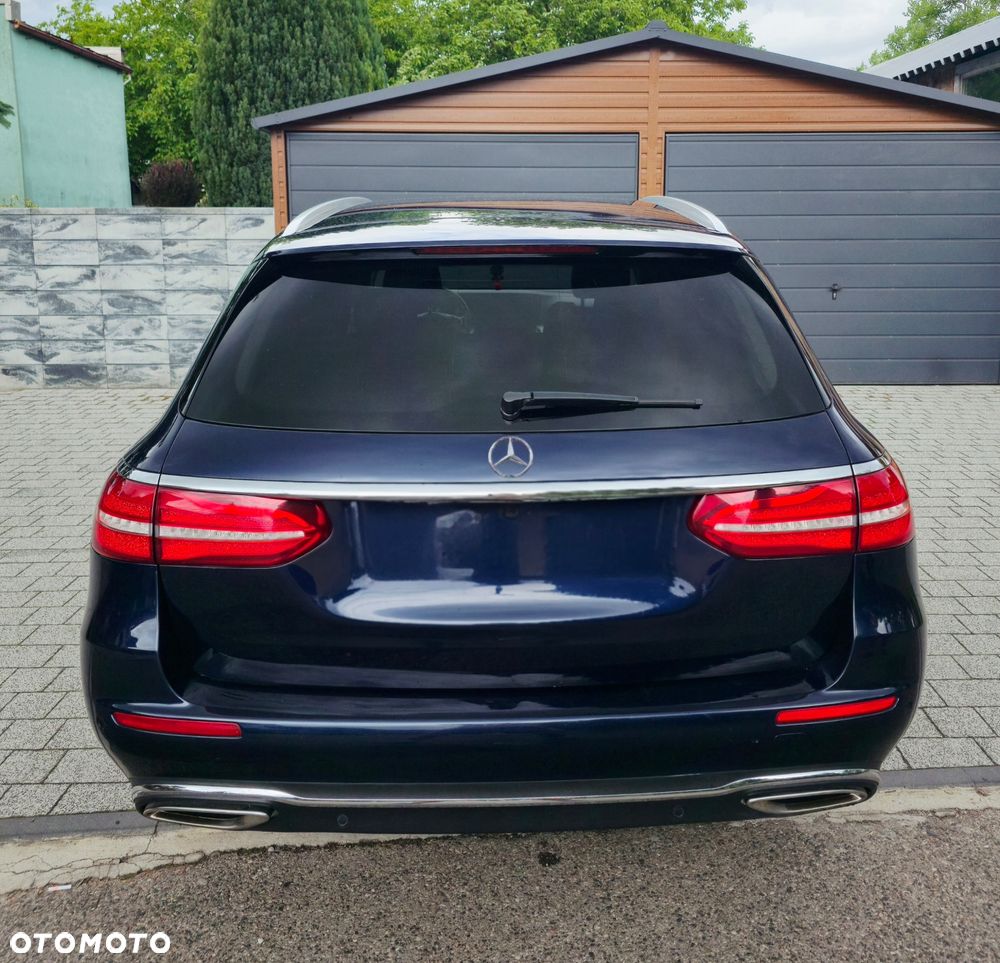 Mercedes-Benz Klasa E 400 4-Matic 9G-TRONIC - 15