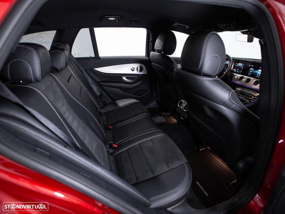Mercedes-Benz E 300 de 4Matic 9G-TRONIC AMG Line - 12