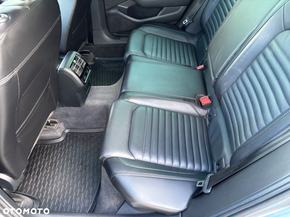 Volkswagen Passat - 11