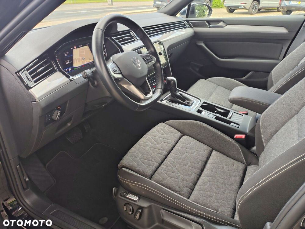 Volkswagen Passat - 12
