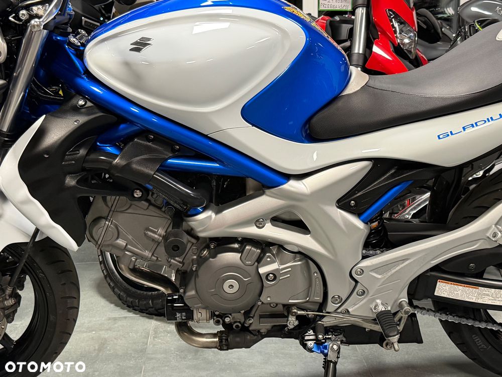 Suzuki Gladius - 32