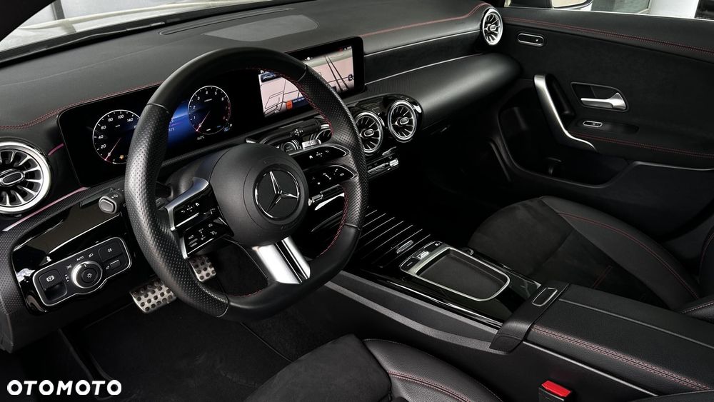 Mercedes-Benz CLA 180 AMG Line 7G-DCT - 11