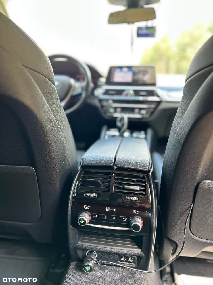 BMW Seria 5 525d xDrive Sport-Aut Luxury Line - 17