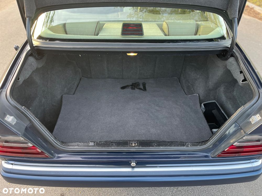 Mercedes-Benz Klasa E - 21