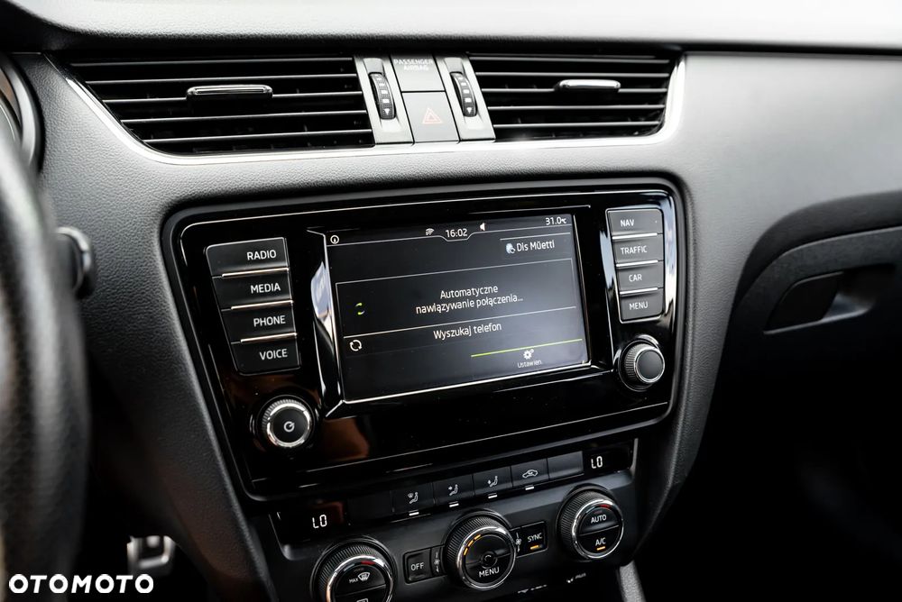 Skoda Octavia 2.0 TDI DSG RS - 33