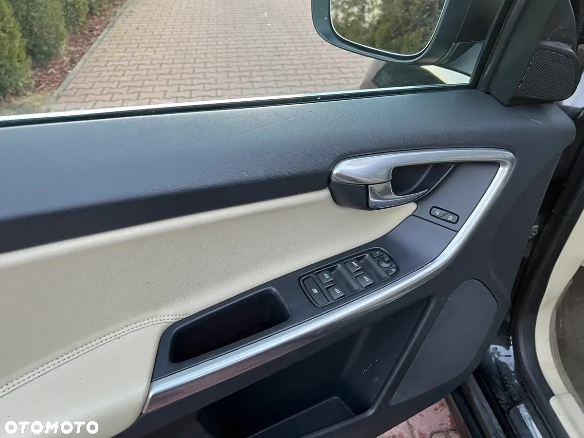 Volvo XC 60 - 25