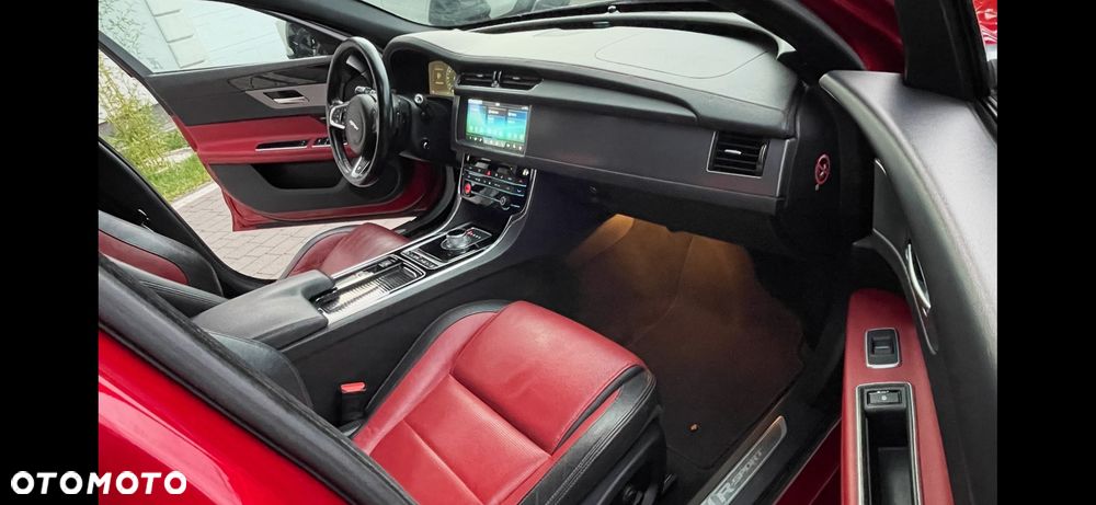Jaguar XF 2.0 i4D R-Sport - 6