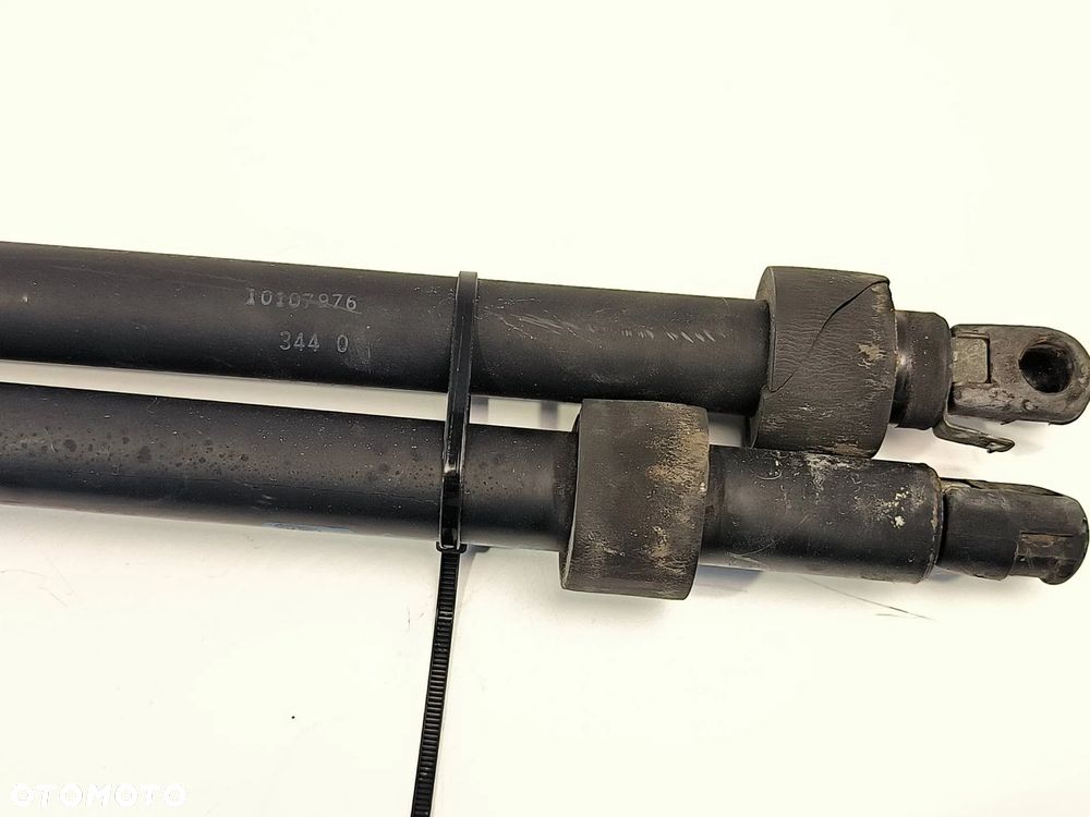 Siłownik klapy 10107976 Chevrolet Corvette C4 LIFT 1992 Coupe Benzyna 5.7 - 8