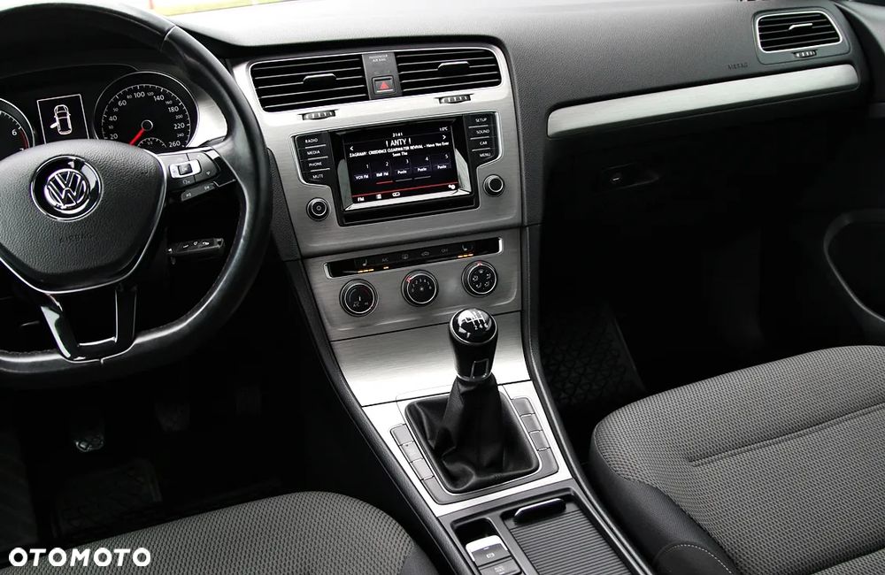 Volkswagen Golf - 28