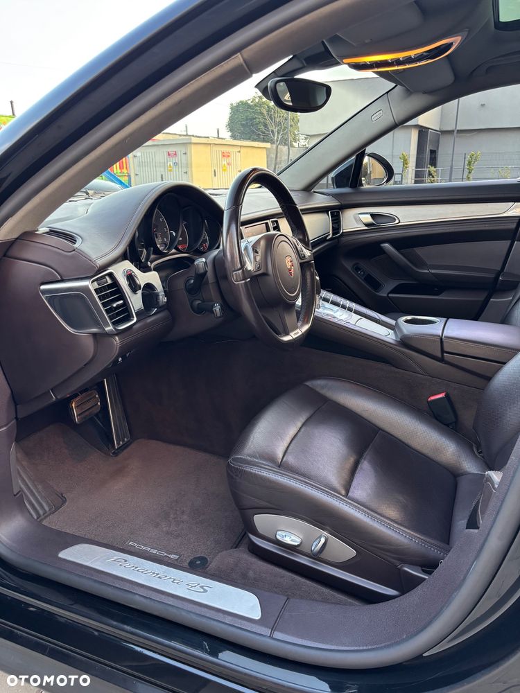 Porsche Panamera 4S - 22