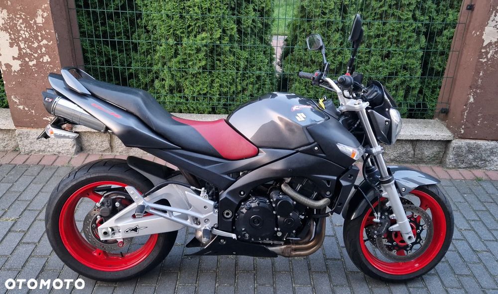 Suzuki GSR - 1