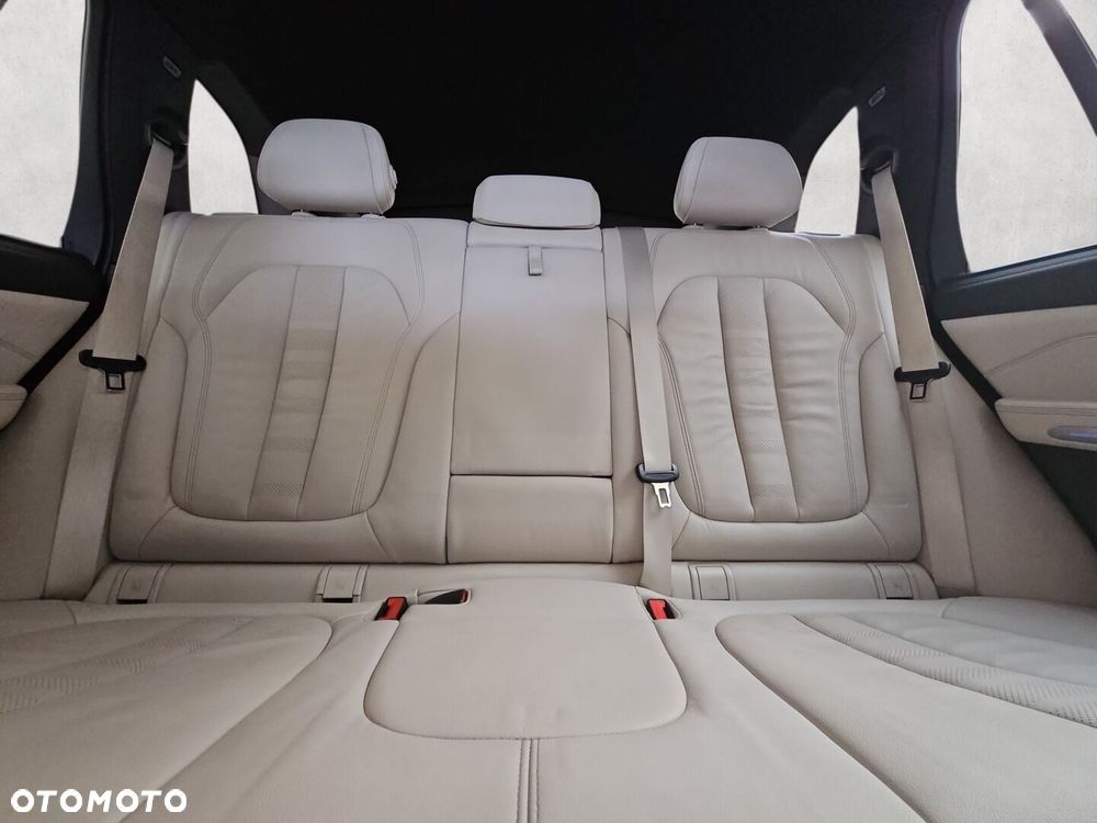 BMW X5 M M50d - 25