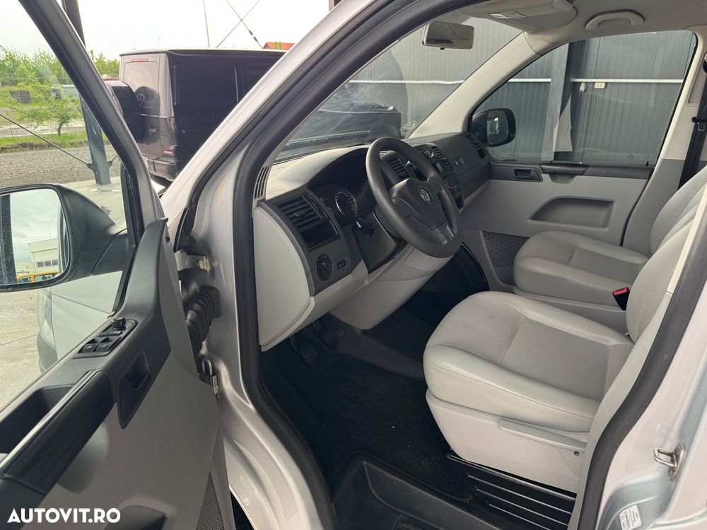 Volkswagen Caravelle - 13