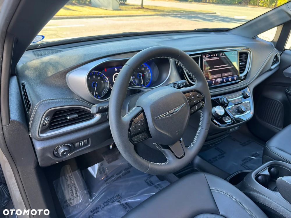 Chrysler Pacifica - 14