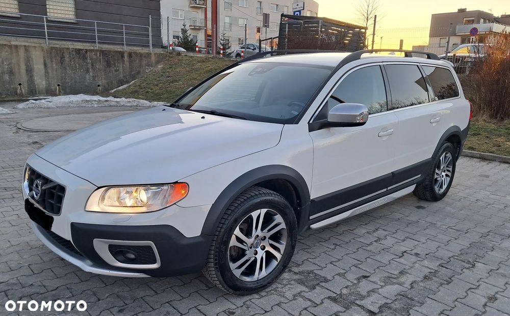 Volvo XC 70 2.4D Momentum - 1