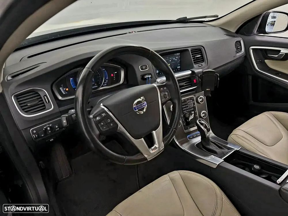 Volvo V60 2.4 D6 R-Design Sum.AWD Phev - 9