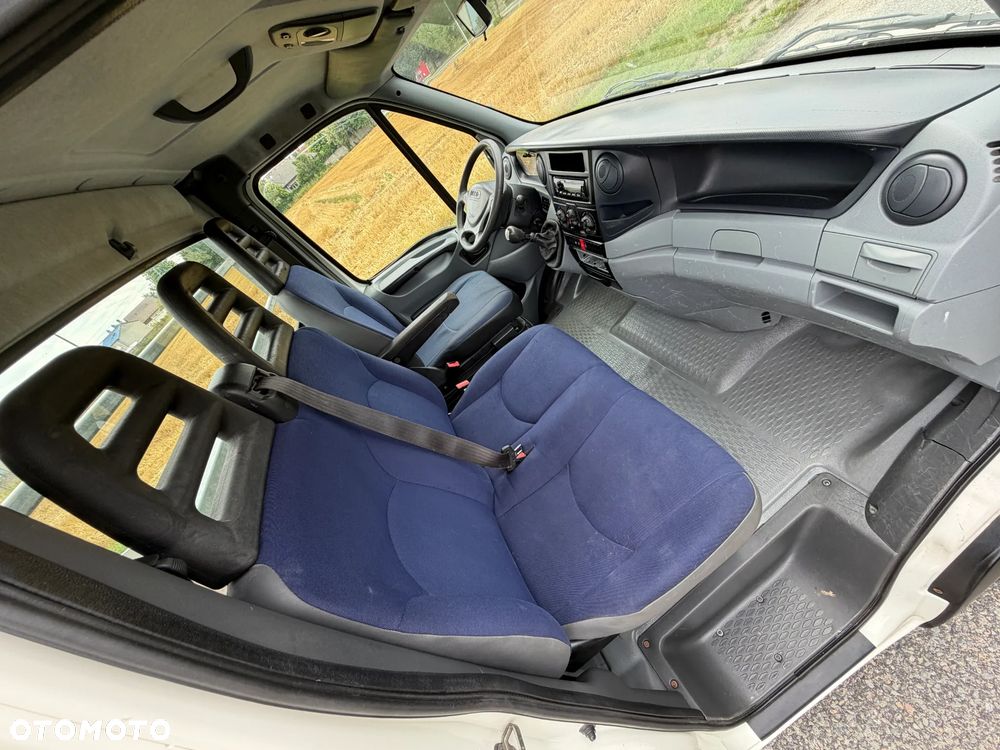 Iveco 50C15 * 3.0 / 150KM * Rama / Skrzyniowe * Koła bliźniacze * Rozstaw osi: 3.75m * - 33
