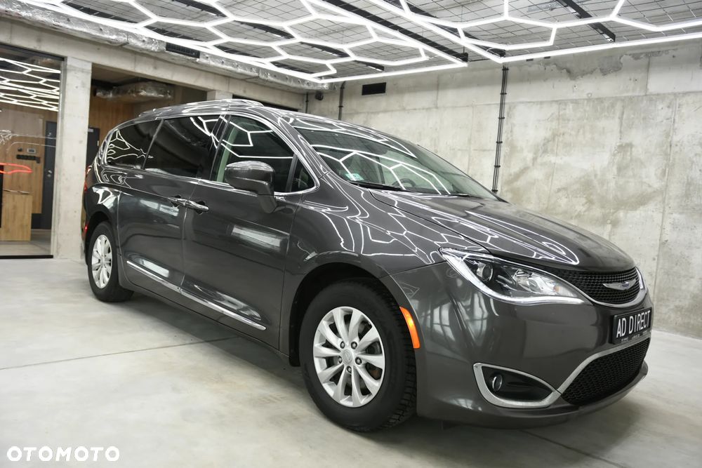 Chrysler Pacifica - 6