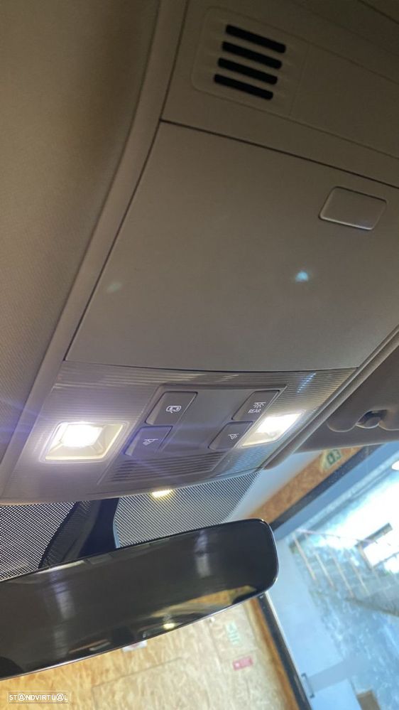 VW Passat Variant - 30