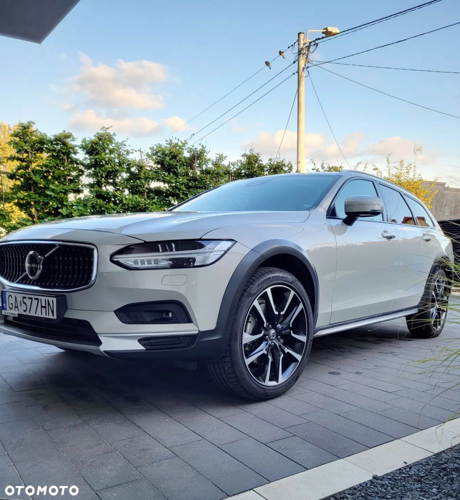 Volvo V90 Cross Country - 1