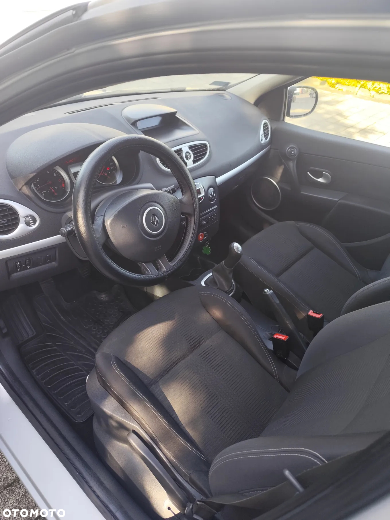 Renault Clio - 16