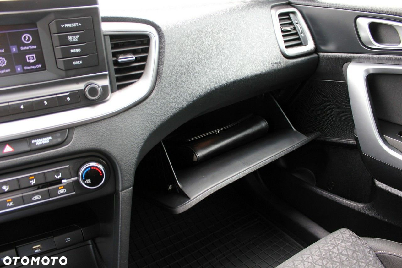 Kia Ceed - 25