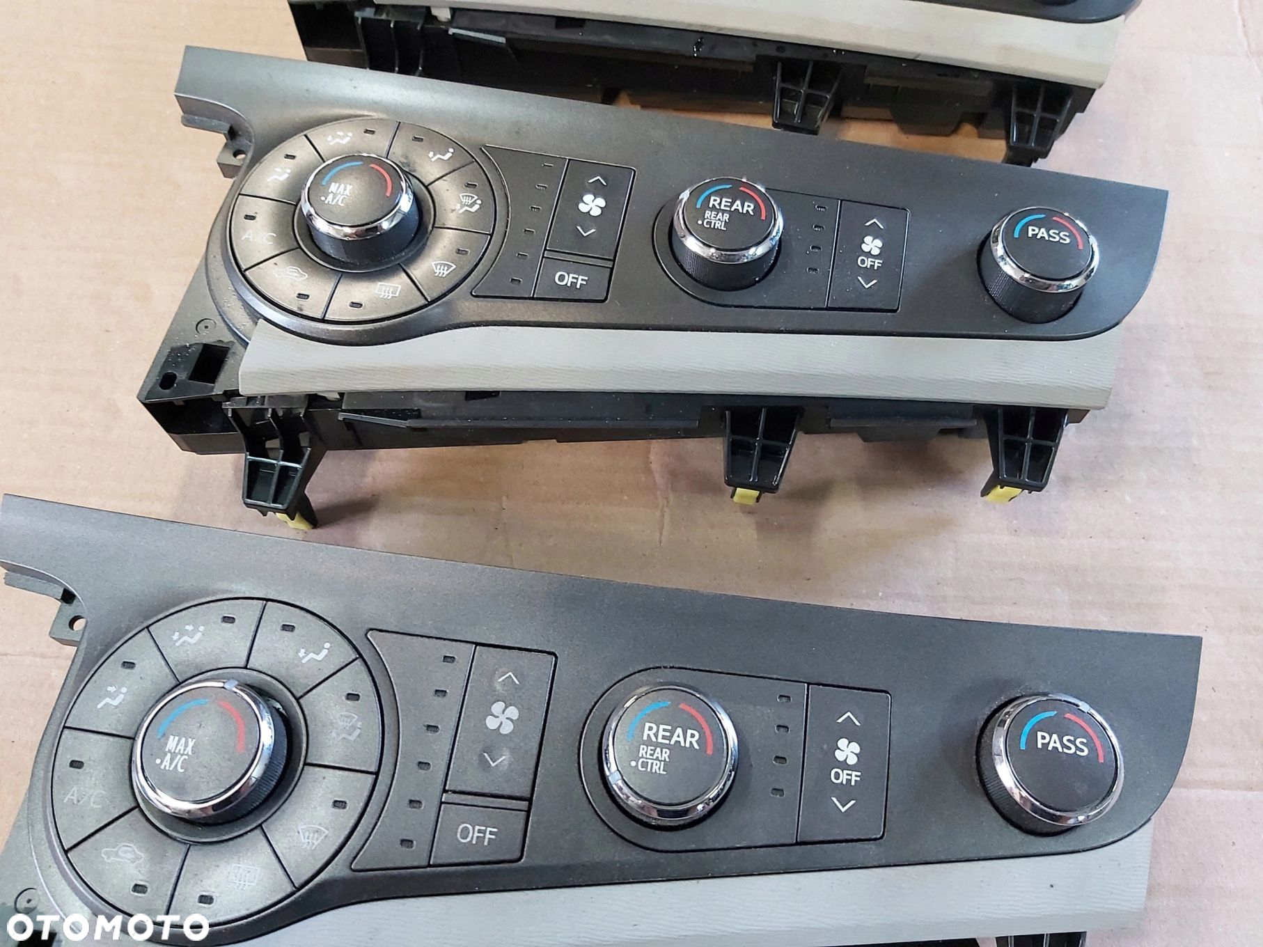 TOYOTA SIENNA 11- panel nawiewu klimatyzacji - 2