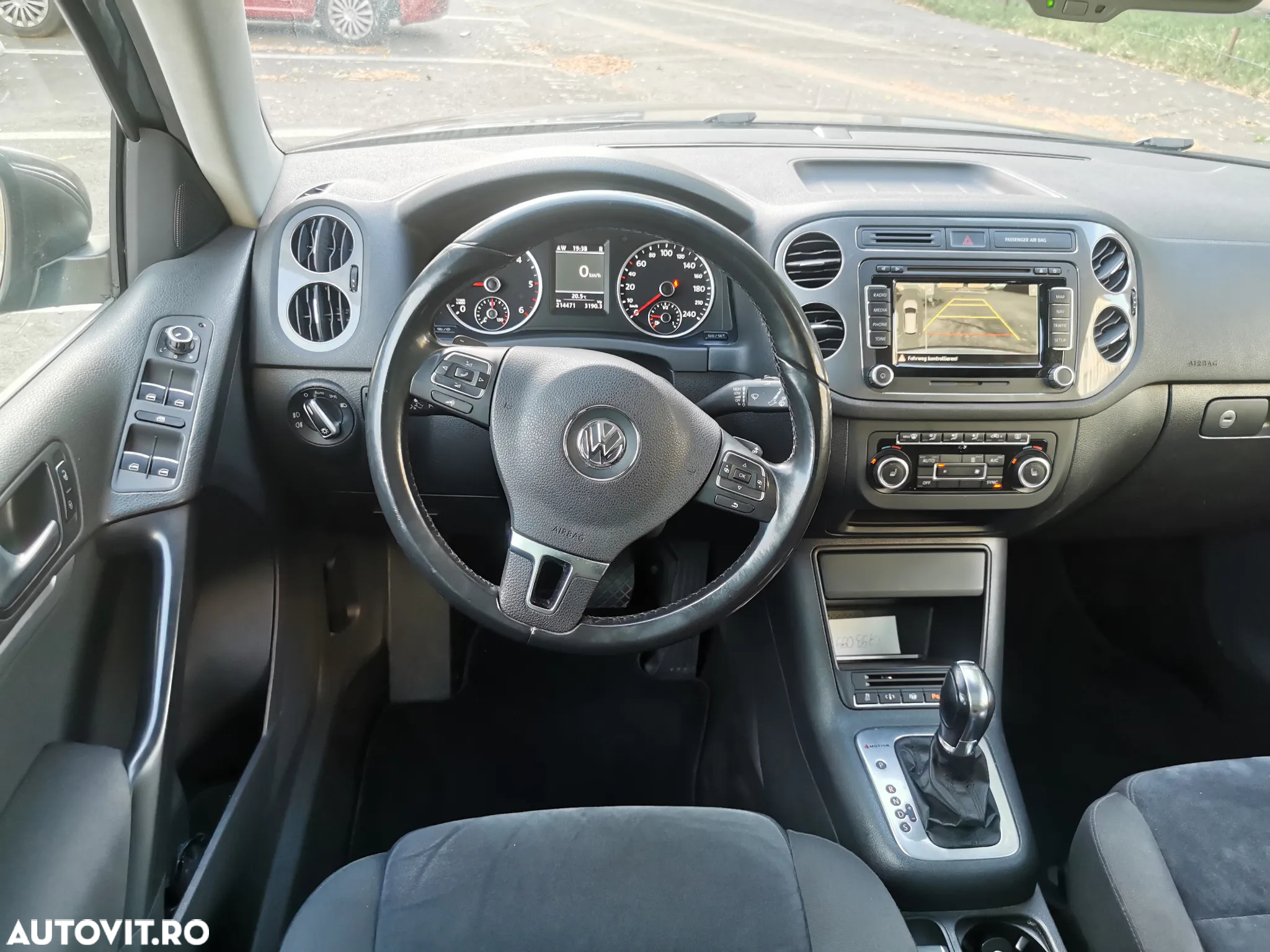Volkswagen Tiguan - 8