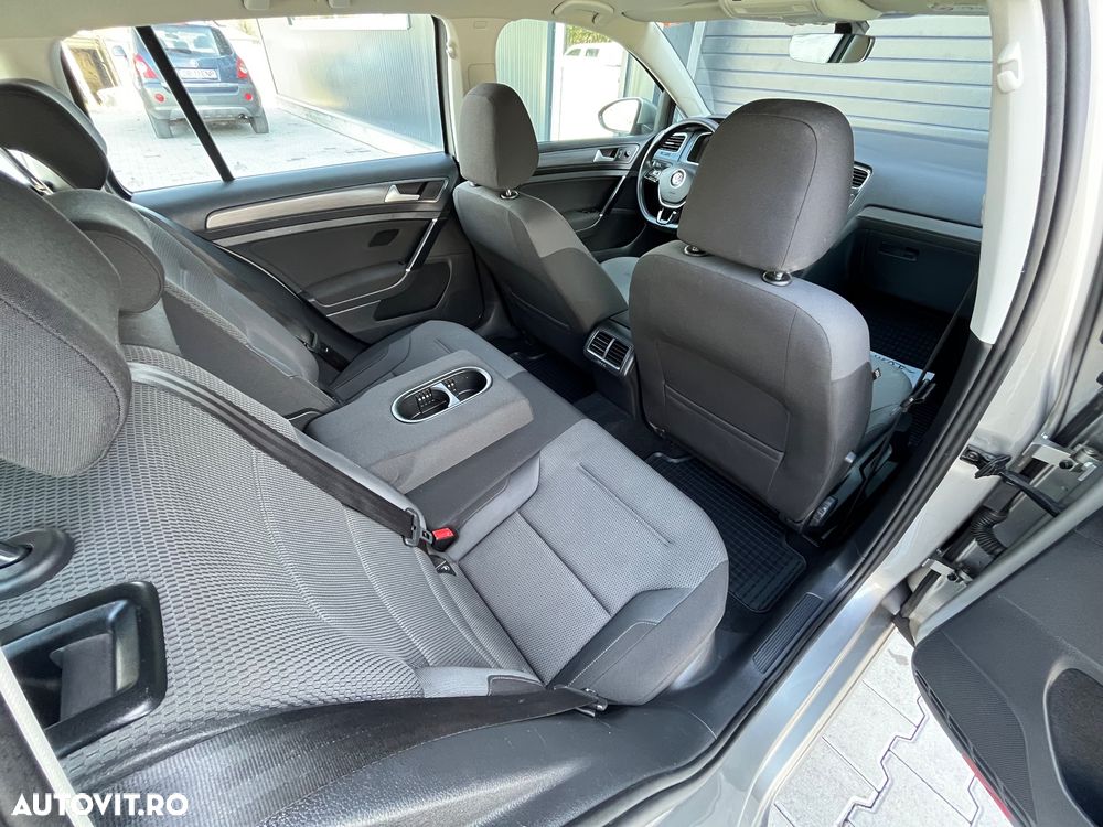 Volkswagen Golf 1.6 TDI BlueMotion Technology Comfortline - 16