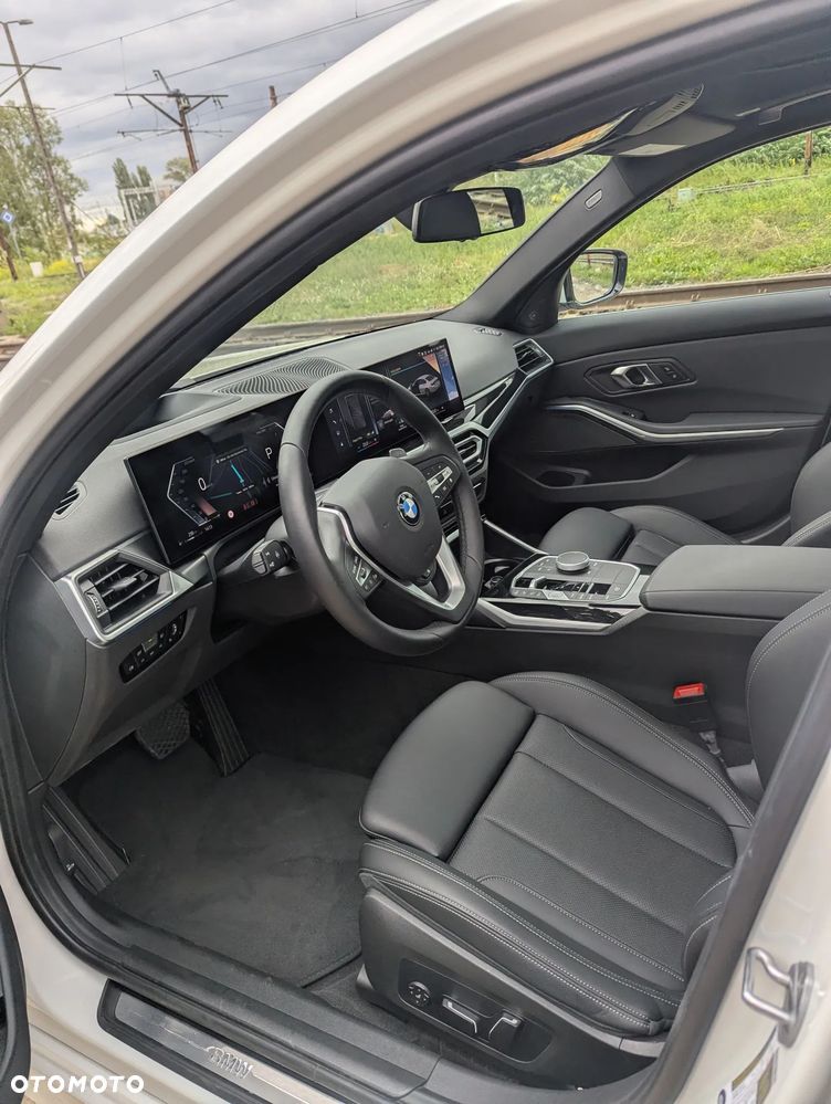BMW Seria 3 330i - 13