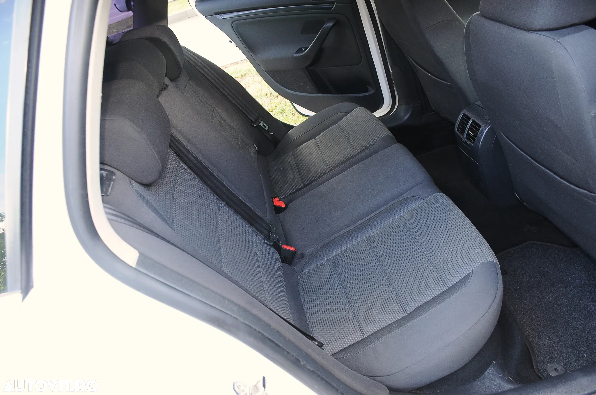 Volkswagen Golf 1.6 TDI DPF DSG Comfortline - 8