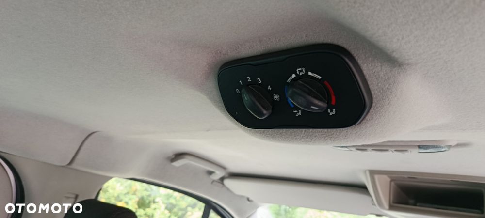 Ford Tourneo Custom - 8