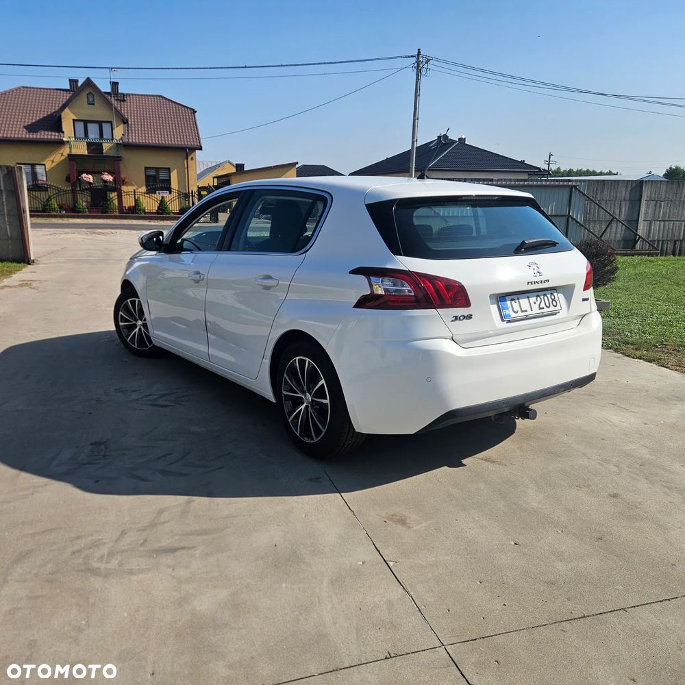 Peugeot 308 - 8