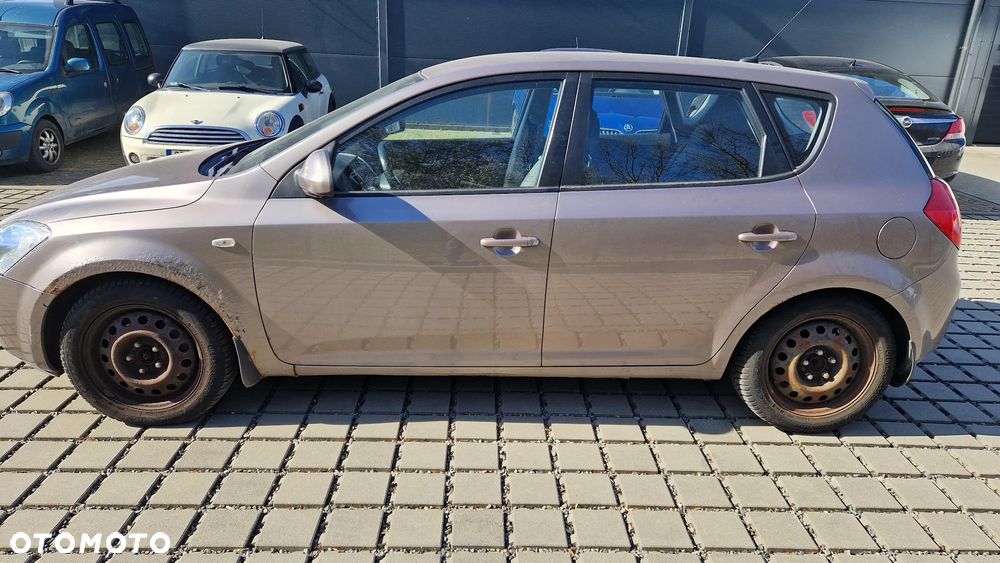 Kia Ceed 1.6 Crdi Comfort - 1