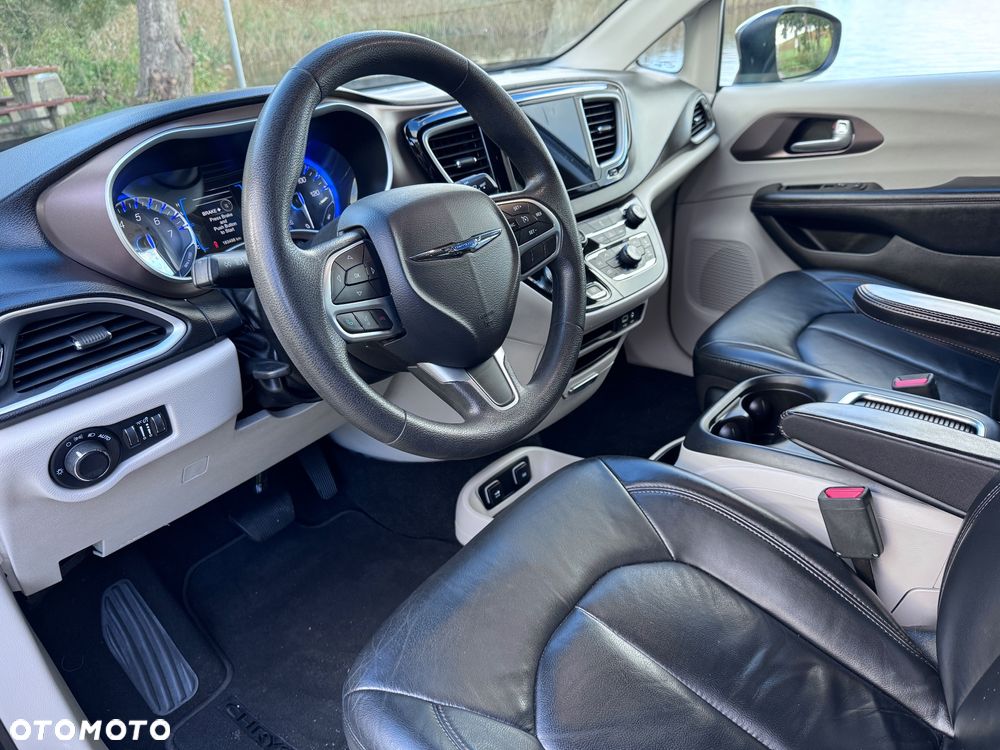 Chrysler Pacifica - 22